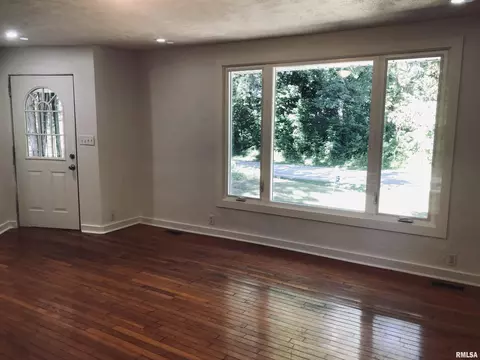 Living - 2310 E Lake Shore Dr, Springfield, IL 62712 photo 1 of 4