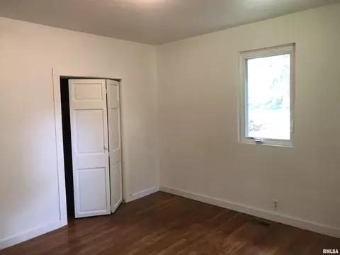 Bedroom - 2310 E Lake Shore Dr, Springfield, IL 62712 photo 5 of 10