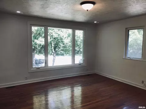 Living - 2310 E Lake Shore Dr, Springfield, IL 62712 photo 2 of 4
