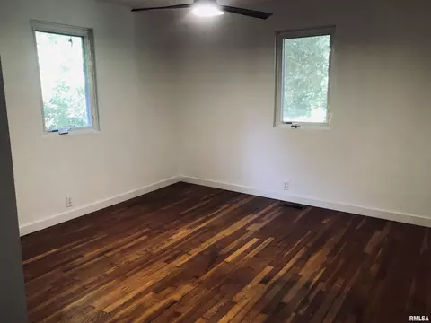 Bedroom - 2310 E Lake Shore Dr, Springfield, IL 62712 photo 2 of 10