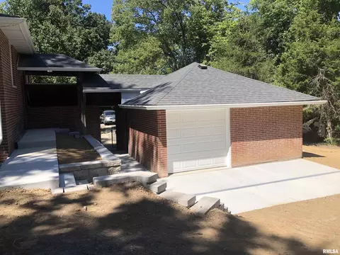 Exterior - 2310 E Lake Shore Dr, Springfield, IL 62712 photo 8 of 17