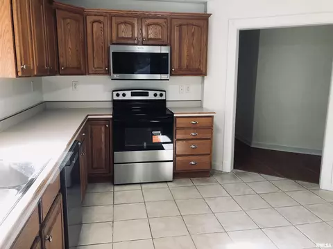 Kitchen - 2310 E Lake Shore Dr, Springfield, IL 62712 photo 2 of 2
