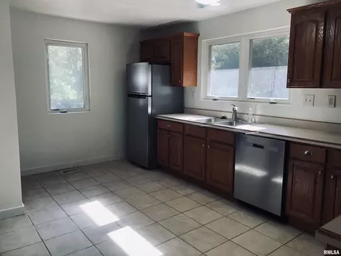 Kitchen - 2310 E Lake Shore Dr, Springfield, IL 62712 photo 1 of 2