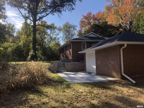 Exterior - 2310 E Lake Shore Dr, Springfield, IL 62712 photo 6 of 17