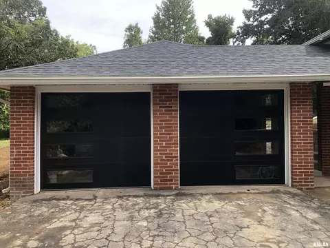 Exterior - 2310 E Lake Shore Dr, Springfield, IL 62712 photo 2 of 17