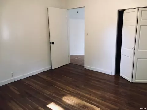 Bedroom - 2310 E Lake Shore Dr, Springfield, IL 62712 photo 6 of 10