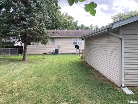 Exterior - 217 Willow Ln, Springfield, IL 62707 photo 7 of 7