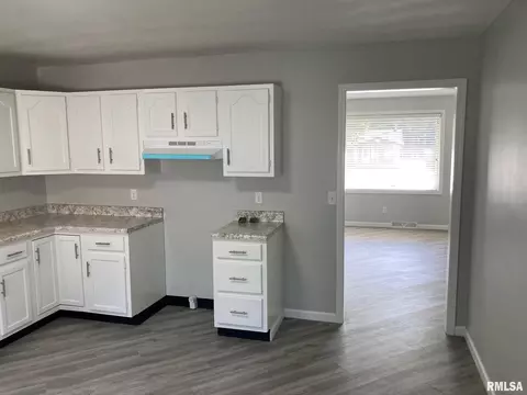 Entry Way - 217 Willow Ln, Springfield, IL 62707 photo 2 of 3