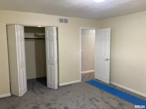 Bedroom - 217 Willow Ln, Springfield, IL 62707 photo 4 of 5