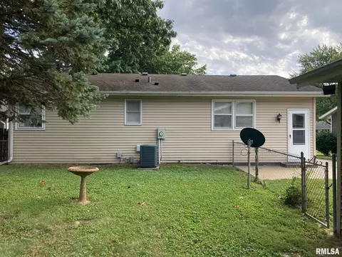Exterior - 217 Willow Ln, Springfield, IL 62707 photo 3 of 7