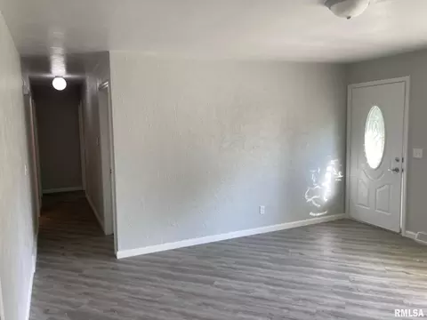 Entry Way - 217 Willow Ln, Springfield, IL 62707 photo 1 of 3