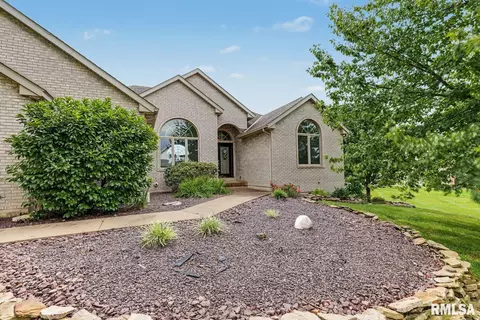 4504 Covington Ln, Quincy, IL 62305