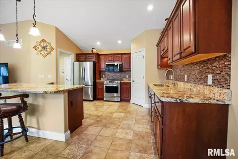 Kitchen - 456 Elle Ct, Springfield, IL 62711 photo 2 of 5