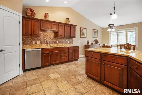 Kitchen - 456 Elle Ct, Springfield, IL 62711 photo 3 of 5
