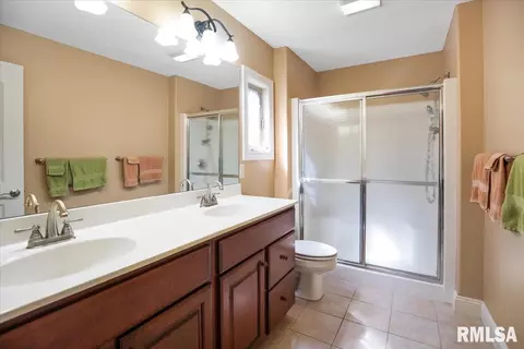 Bath - 456 Elle Ct, Springfield, IL 62711 photo 1 of 3