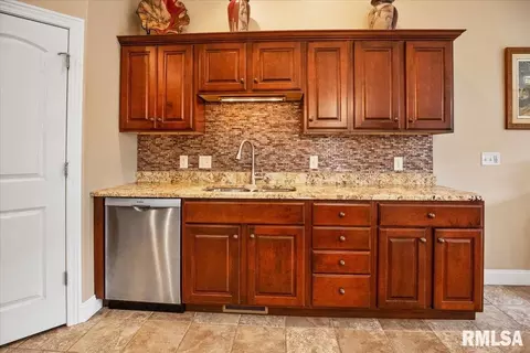 Kitchen - 456 Elle Ct, Springfield, IL 62711 photo 4 of 5