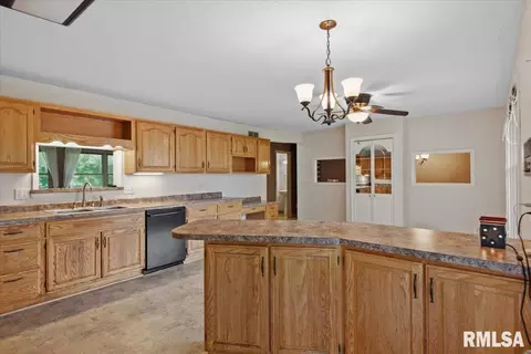 Kitchen - 74 Holliday Rd, Springfield, IL 62702 photo 4 of 4