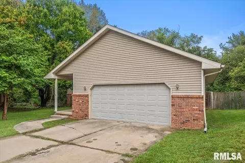 Exterior - 74 Holliday Rd, Springfield, IL 62702 photo 3 of 8
