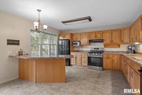 Kitchen - 74 Holliday Rd, Springfield, IL 62702 photo 2 of 4