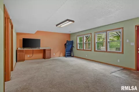 Living - 74 Holliday Rd, Springfield, IL 62702 photo 3 of 5