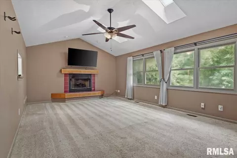 Living - 74 Holliday Rd, Springfield, IL 62702 photo 1 of 5