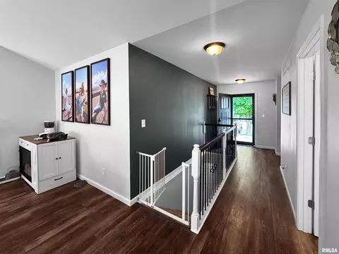 Entry Way - 118 E North St, Mount Sterling, IL 62353 photo 4 of 4