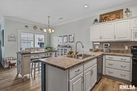 Kitchen - 817 Colorado Ct, Springfield, IL 62711 photo 3 of 4