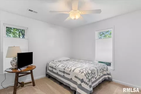 Bedroom - 86 Country Pl, Springfield, IL 62703 photo 6 of 9