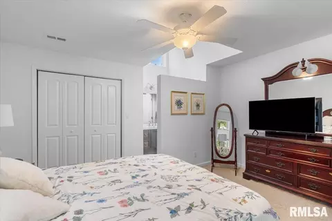 Bedroom - 86 Country Pl, Springfield, IL 62703 photo 2 of 9