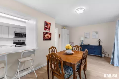 Dining - 86 Country Pl, Springfield, IL 62703 photo 3 of 4