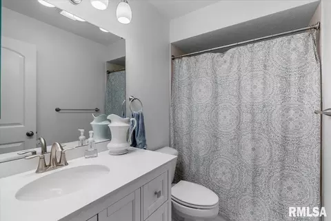 Bath - 86 Country Pl, Springfield, IL 62703 photo 4 of 4