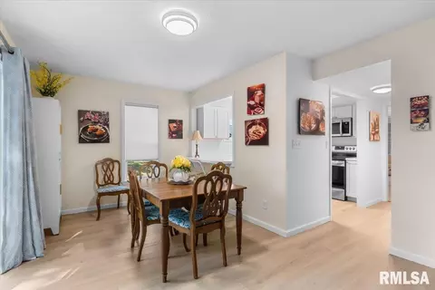 Dining - 86 Country Pl, Springfield, IL 62703 photo 2 of 4