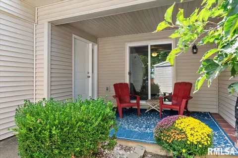 Exterior - 86 Country Pl, Springfield, IL 62703 photo 5 of 15