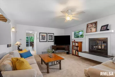 Living - 86 Country Pl, Springfield, IL 62703 photo 1 of 3