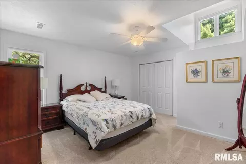 Bedroom - 86 Country Pl, Springfield, IL 62703 photo 1 of 9