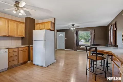 Entry Way - 28 Windsor Rd, Springfield, IL 62702 photo 1 of 2
