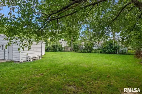 Exterior - 28 Windsor Rd, Springfield, IL 62702 photo 5 of 7