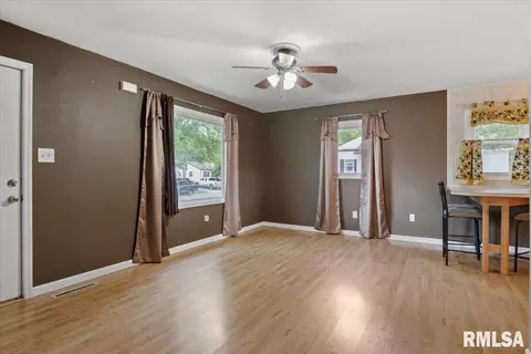Living - 28 Windsor Rd, Springfield, IL 62702 photo 1 of 3