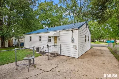 Exterior - 28 Windsor Rd, Springfield, IL 62702 photo 3 of 7