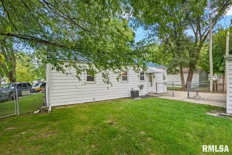 Exterior - 28 Windsor Rd, Springfield, IL 62702 photo 4 of 7