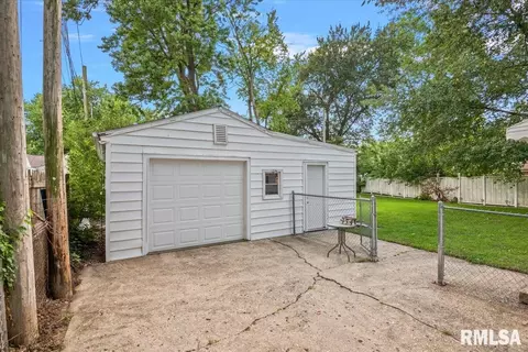 Exterior - 28 Windsor Rd, Springfield, IL 62702 photo 2 of 7