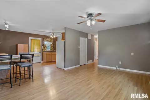 Living - 28 Windsor Rd, Springfield, IL 62702 photo 3 of 3