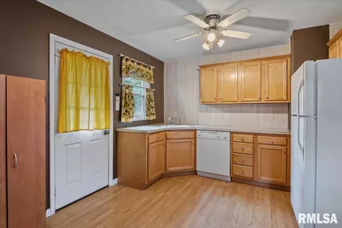 Entry Way - 28 Windsor Rd, Springfield, IL 62702 photo 2 of 2