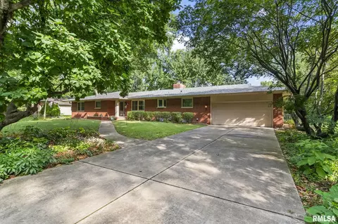 Exterior - 2141 Cardinal Dr, Springfield, IL 62704 photo 2 of 13