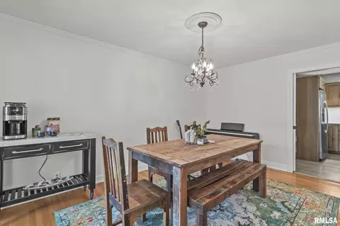 Dining - 2141 Cardinal Dr, Springfield, IL 62704 photo 2 of 4