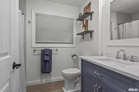 Bath - 2141 Cardinal Dr, Springfield, IL 62704 photo 3 of 3