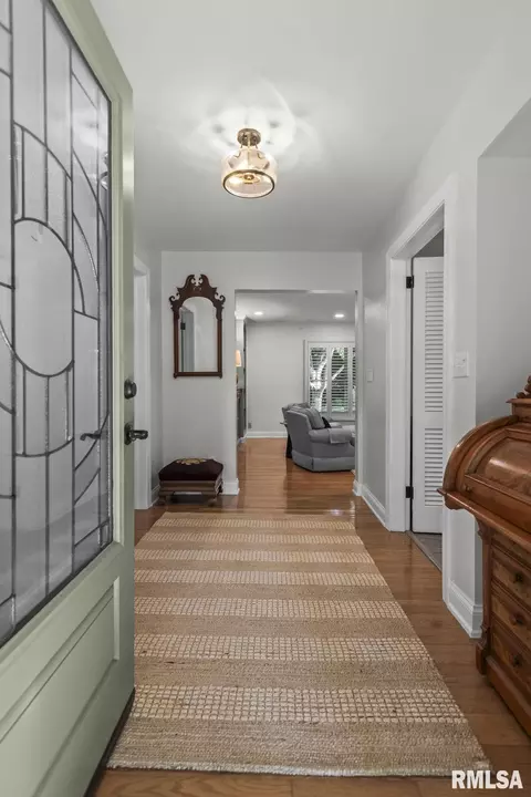 Entry Way - 2141 Cardinal Dr, Springfield, IL 62704 photo 1 of 3