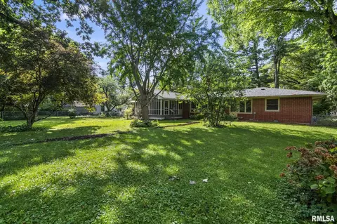 Exterior - 2141 Cardinal Dr, Springfield, IL 62704 photo 11 of 13