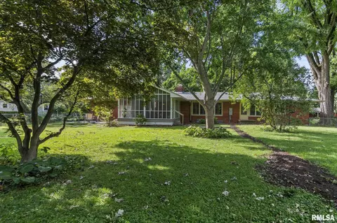 Exterior - 2141 Cardinal Dr, Springfield, IL 62704 photo 9 of 13