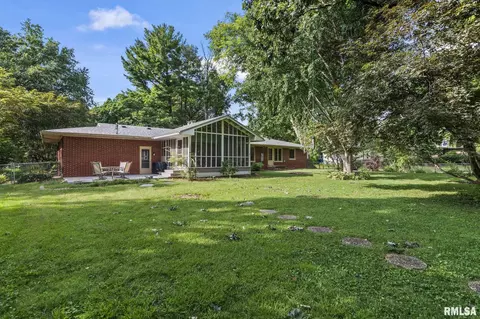Exterior - 2141 Cardinal Dr, Springfield, IL 62704 photo 10 of 13
